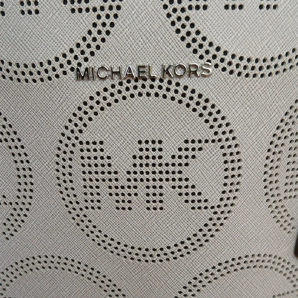 Michael Kors Voyager East West Tote - Picture 3 of 9